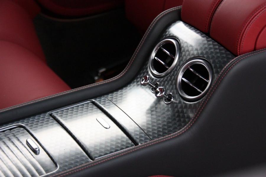 Детали интерьера Bentley Continental GT Speed 2007 года  (фото 6 из 86)
